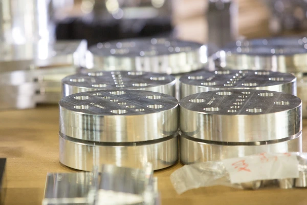 Stacked machined metal discs with cross holes